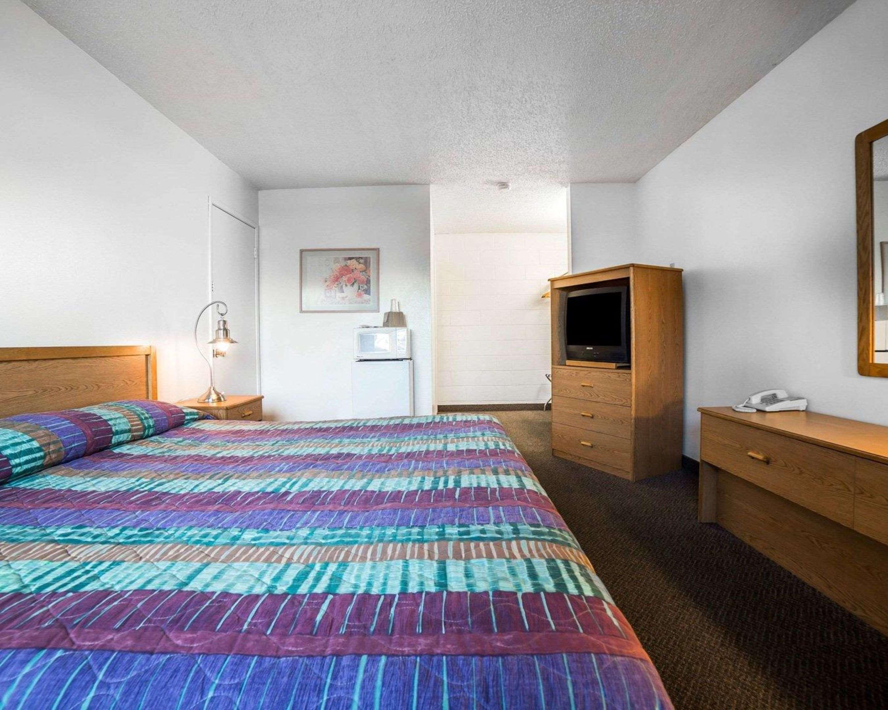 Rodeway Inn & Suites Arlington Exterior foto