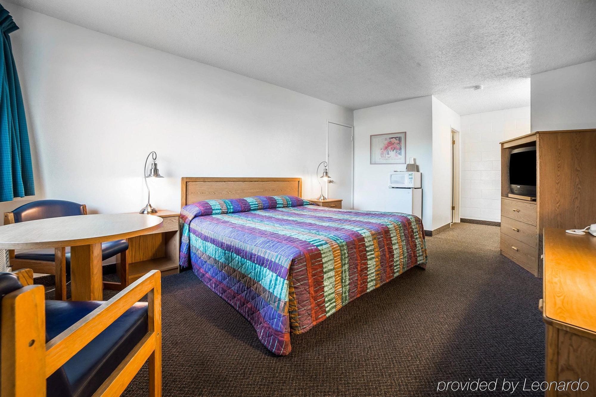 Rodeway Inn & Suites Arlington Exterior foto
