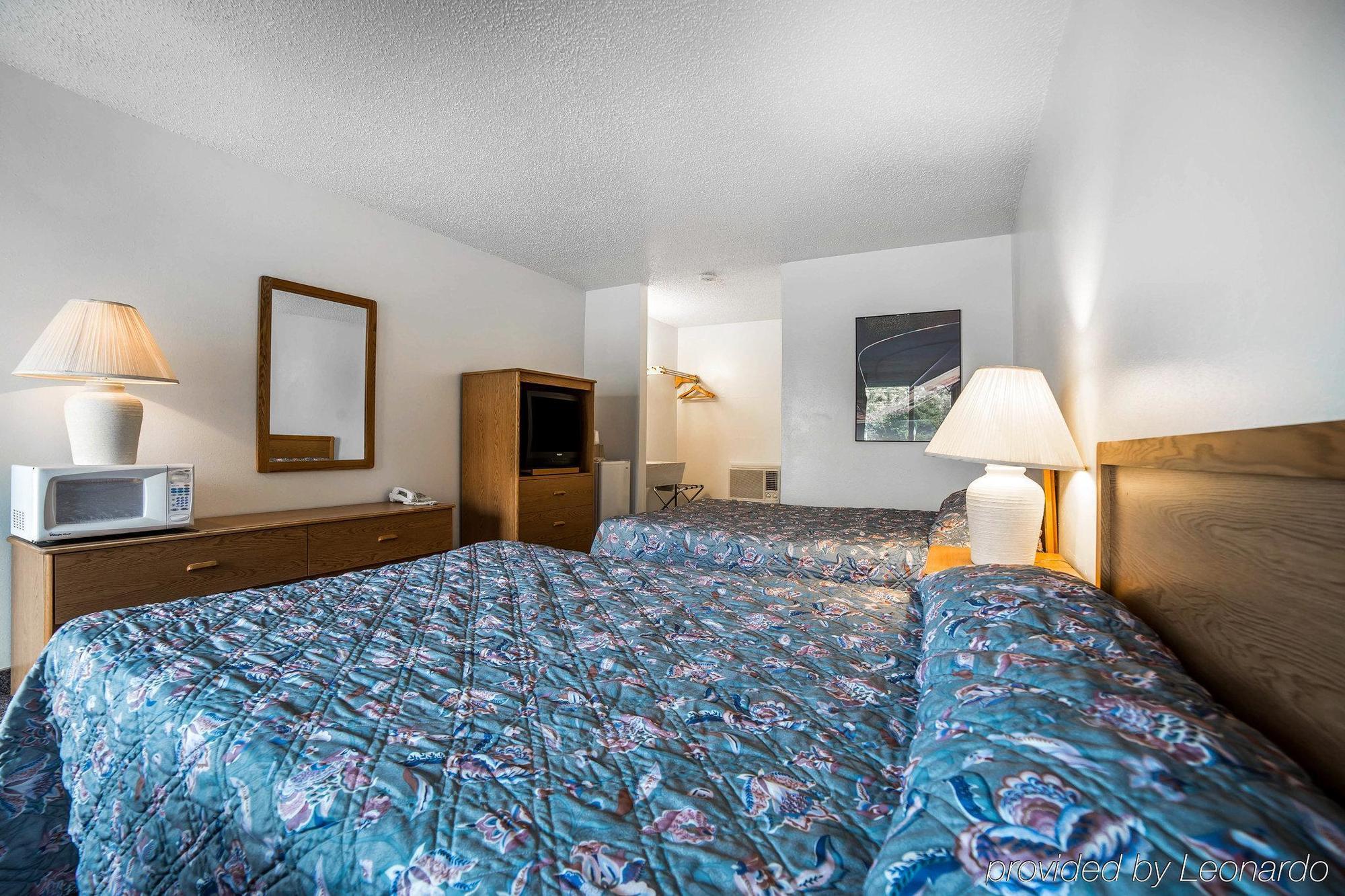 Rodeway Inn & Suites Arlington Exterior foto